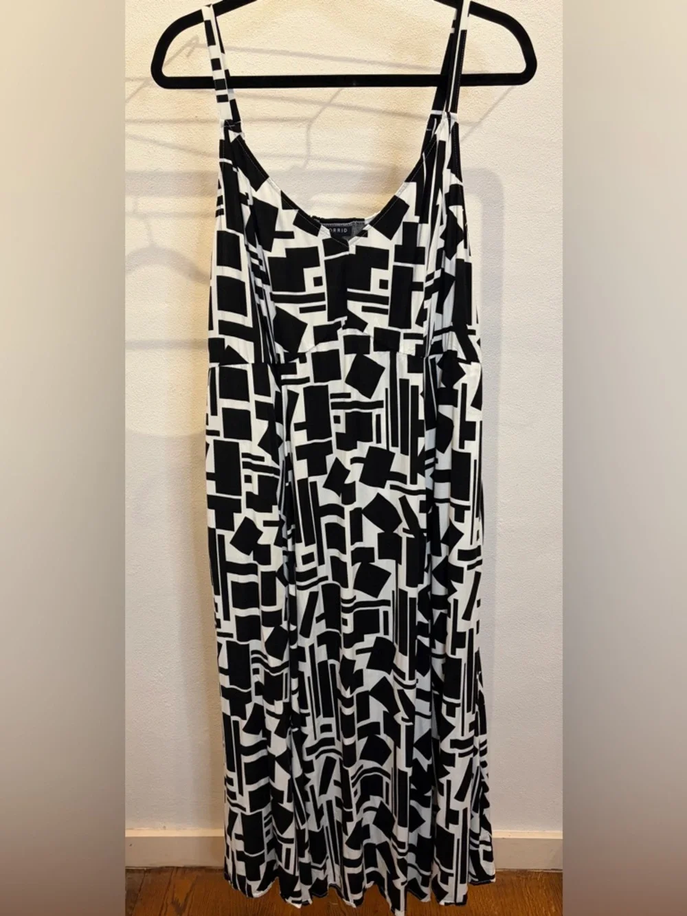 torrid Black and White Geometric Maxi Dress - Picture 1 of 4